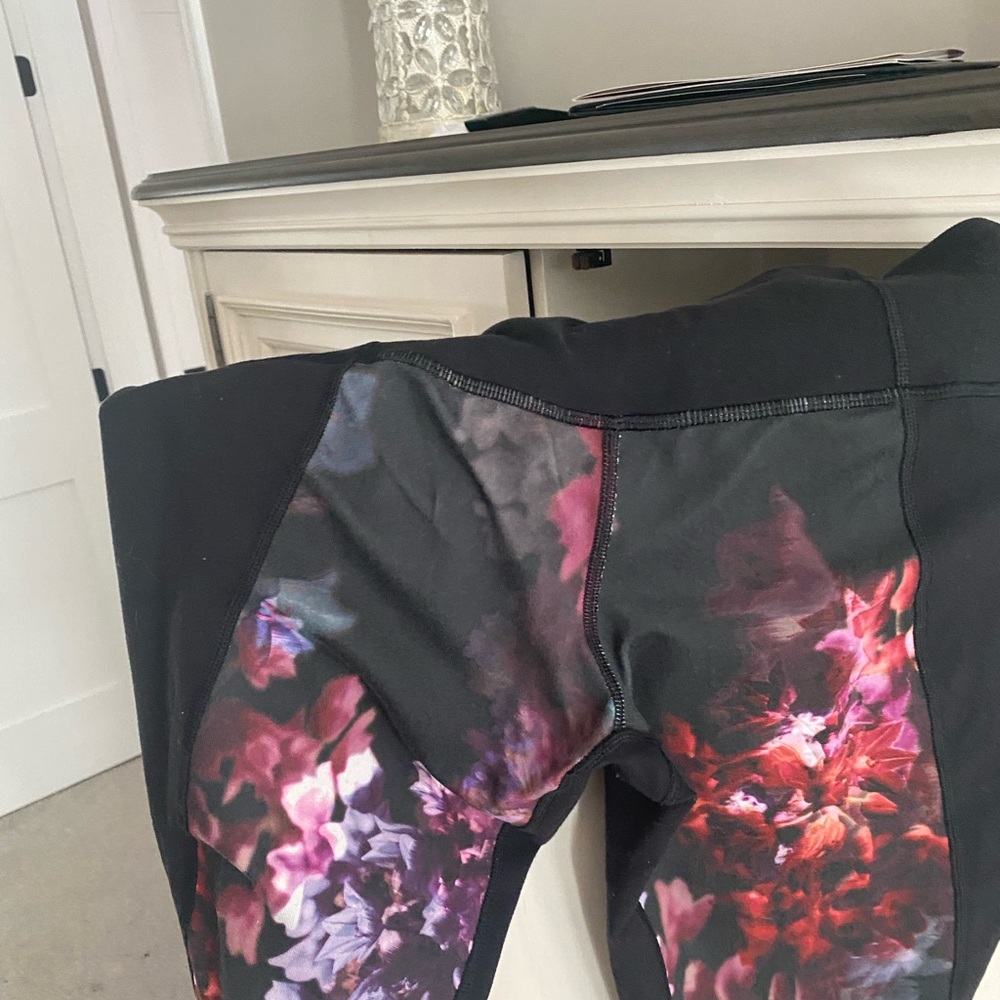 Lululemon Size 8 Wunder Under 28” long leggings